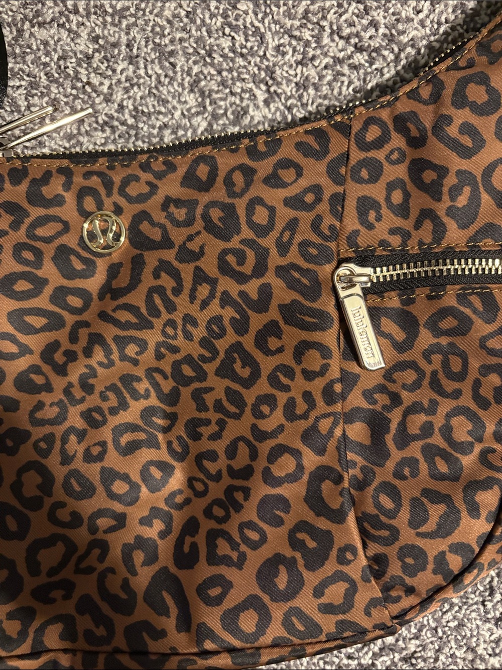 Lululemon Slouchy Sling Bag 6L *Leopard - Picture 4 of 5